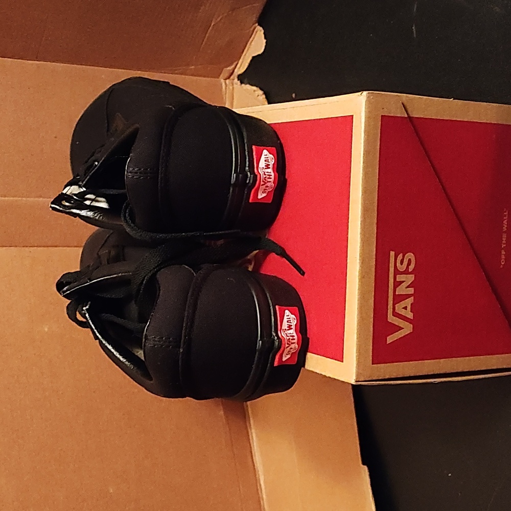 Vans - Picture 3 of 5